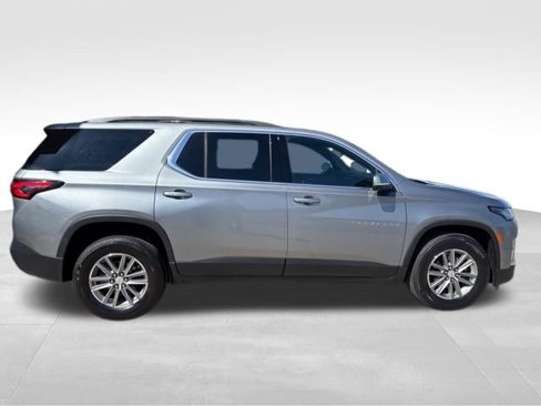 Used 2023 Chevrolet Traverse LT image 7