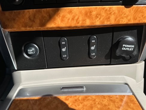Used 2008 Chrysler Aspen Limited image 26