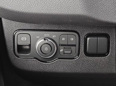Used 2025 Mercedes-Benz Sprinter 2500 image 18