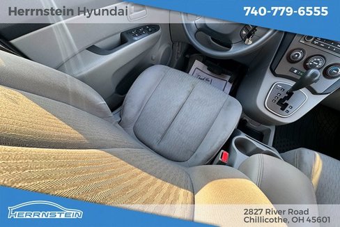Used 2008 Kia Rondo LX image 13
