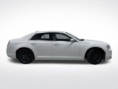 Used 2021 Chrysler 300 Touring L image 2
