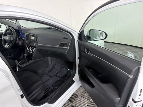Used 2019 Hyundai Elantra SE w/ Cargo Package image 32