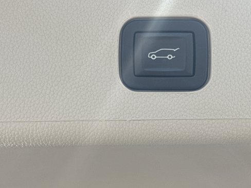 Used 2014 Cadillac SRX Luxury w/ Driver Awareness Package image 18