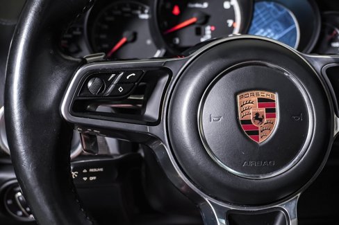 Used 2016 Porsche Cayenne Turbo S image 20