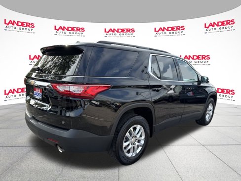 Used 2021 Chevrolet Traverse LT image 3