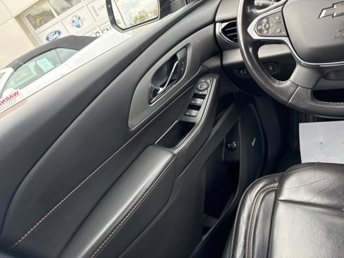 Used 2021 Chevrolet Traverse RS image 28