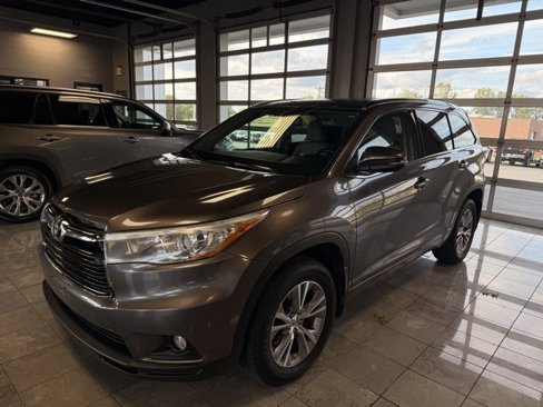 Used 2015 Toyota Highlander XLE image 2