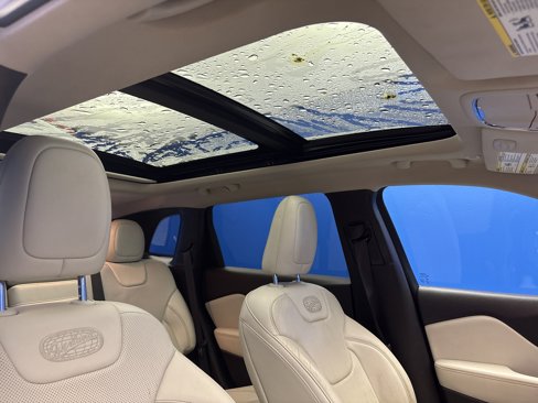 Used 2018 Jeep Cherokee Overland w/ Technology Group image 25