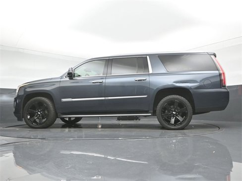 Used 2019 Cadillac Escalade ESV Luxury image 13