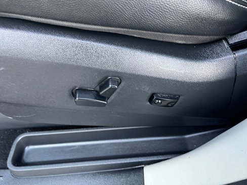 Used 2020 Dodge Grand Caravan SXT image 21