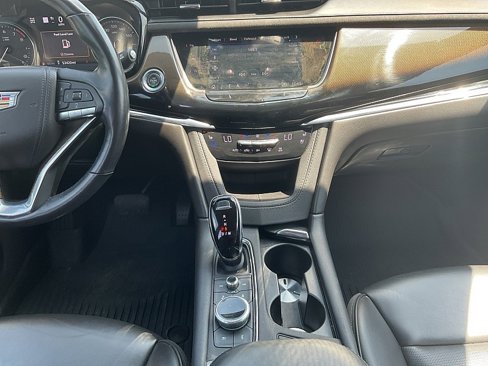 Used 2021 Cadillac XT6 Premium Luxury w/ Platinum Package image 13