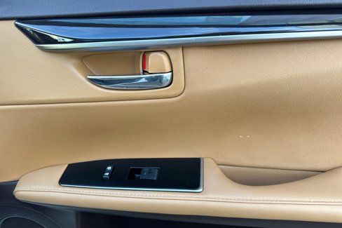 Used 2018 Lexus ES 350 w/ Navigation System Package image 21