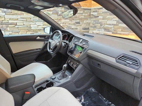 Used 2021 Volkswagen Tiguan SE R-Line image 30