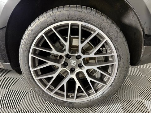 Certified 2021 Porsche Macan S image 12