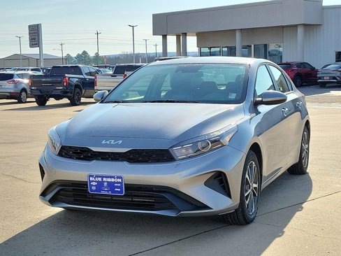 Used 2024 Kia Forte LXS image 2