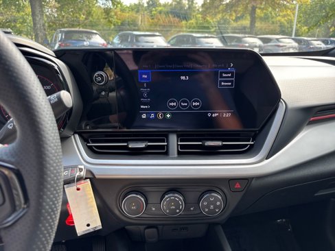 Used 2024 Chevrolet Trax RS image 17