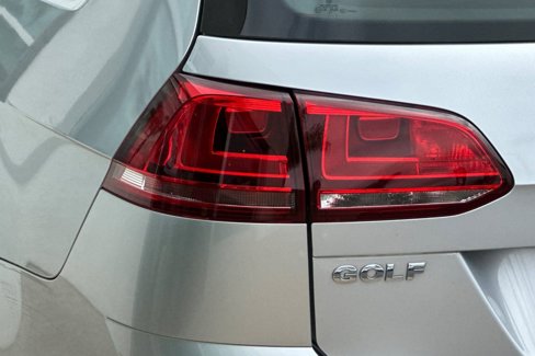 Used 2016 Volkswagen Golf Limited Edition image 27