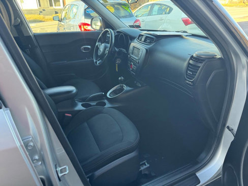 Used 2017 Kia Soul + image 24