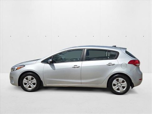 Used 2017 Kia Forte LX image 8