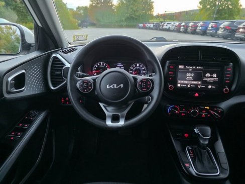 Certified 2022 Kia Soul LX w/ Technology Package image 19