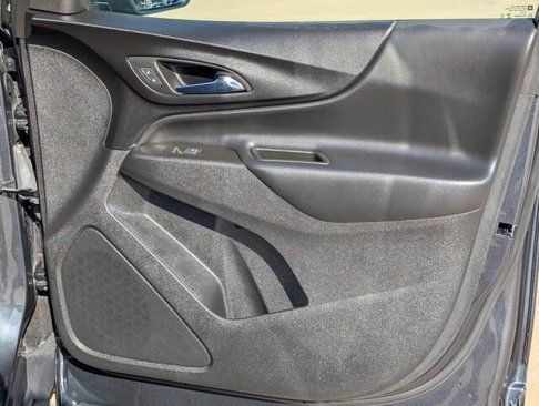 Used 2023 Chevrolet Equinox LT image 39