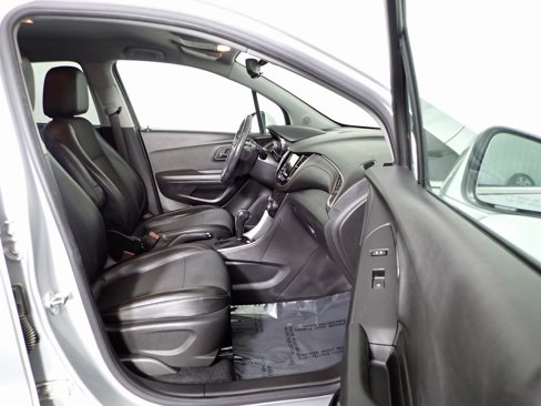 Used 2019 Chevrolet Trax LT w/ LT Convenience Package image 28