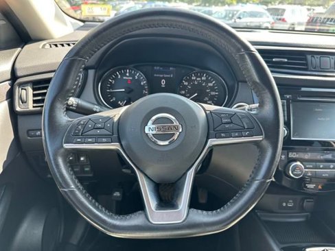 Used 2019 Nissan Rogue SV image 14