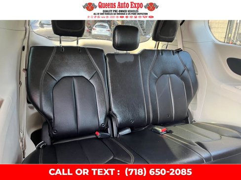 Used 2019 Chrysler Pacifica Touring-L image 11