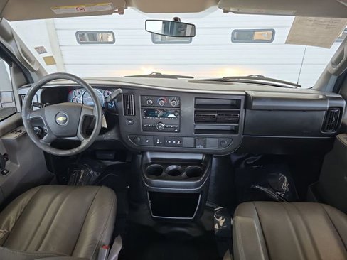 Used 2017 Chevrolet Express 2500 image 18