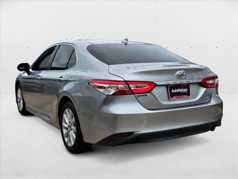 Used 2020 Toyota Camry LE image 7