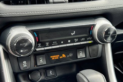 Used 2021 Toyota RAV4 XLE image 19