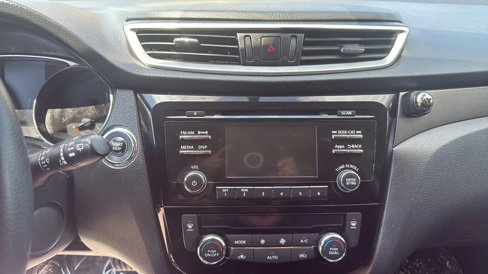 Used 2016 Nissan Rogue SV image 25