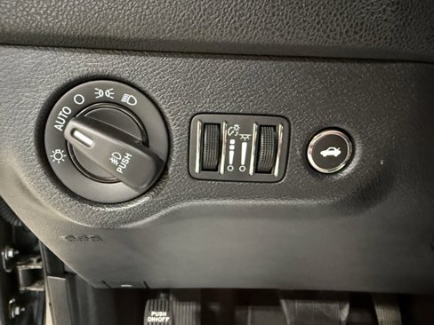 Used 2017 Dodge Charger SXT w/ AWD Plus Group image 15