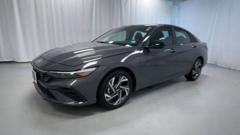 Used 2025 Hyundai Elantra Sport image 18