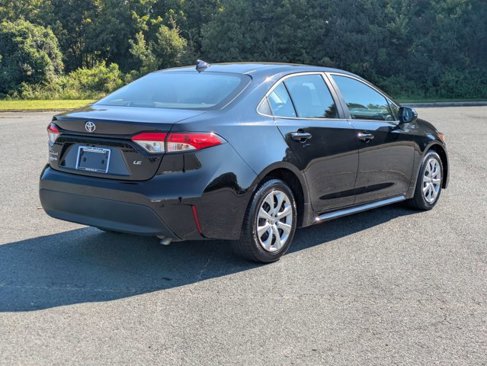 Used 2023 Toyota Corolla LE image 4
