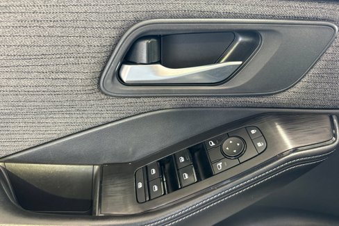 Used 2021 Nissan Rogue SV image 11