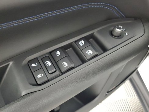 Used 2025 Jeep Compass Latitude w/ Altitude Special Edition image 27