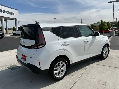 Used 2023 Kia Soul LX w/ LX Technology Package image 3