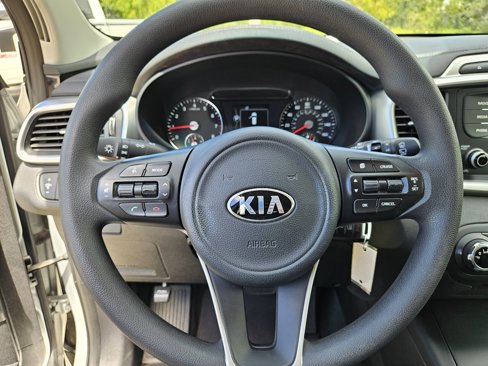 Used 2017 Kia Sorento L image 29