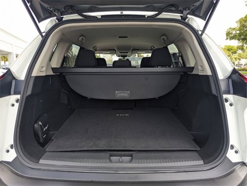 Used 2023 Nissan Rogue S image 12
