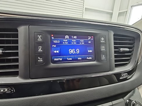 Used 2017 Chrysler Pacifica LX image 14