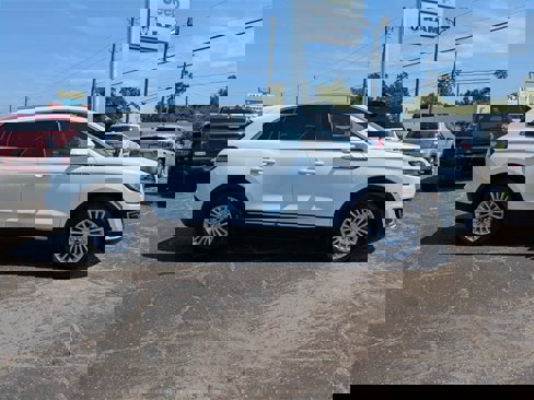 Used 2020 Lincoln Nautilus FWD image 3