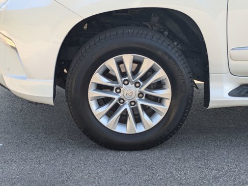 Used 2018 Lexus GX 460 image 33