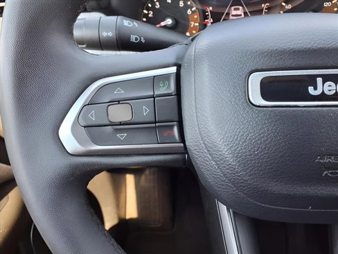Used 2023 Jeep Compass Latitude image 19