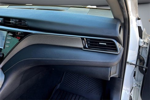 Used 2020 Toyota Camry SE image 25