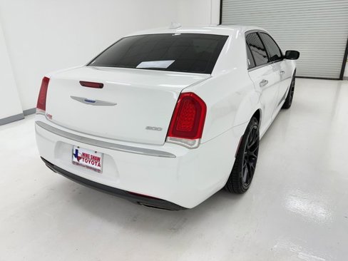 Used 2019 Chrysler 300 Limited image 40