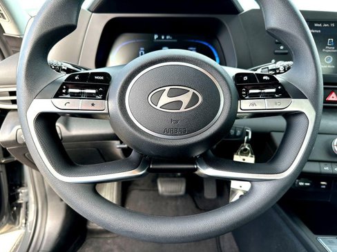 Used 2024 Hyundai Elantra SE image 13