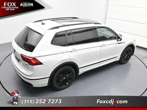 Used 2022 Volkswagen Tiguan SE R-Line image 31