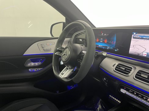 Certified 2024 Porsche Macan image 10