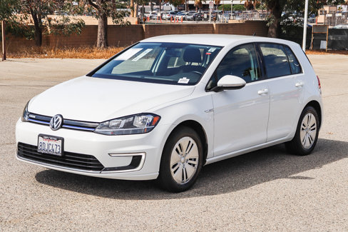 Used 2017 Volkswagen e-Golf SE image 3